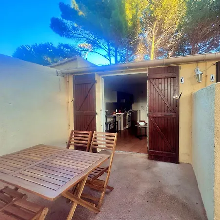 Les Pieds Dans L Eau *